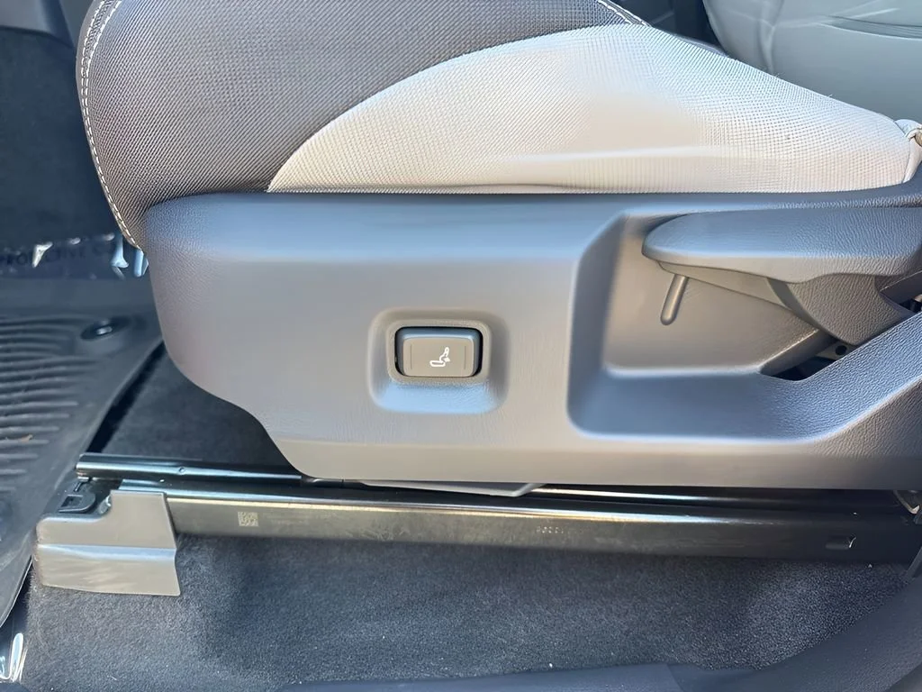 Used 2025  Toyota SR image 10