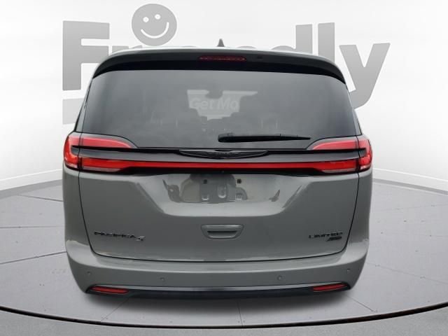 Used 2025 White Chrysler Limited image 4