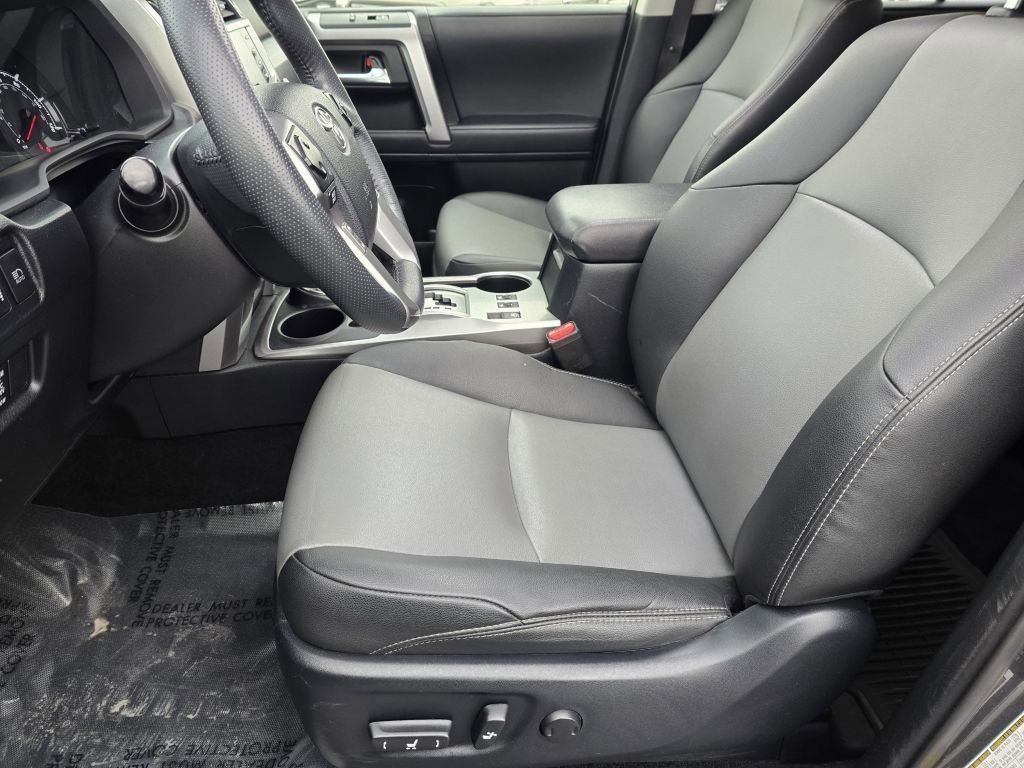 Used 2020 Magnetic Gray Metallic Toyota SR5 Premium image 36