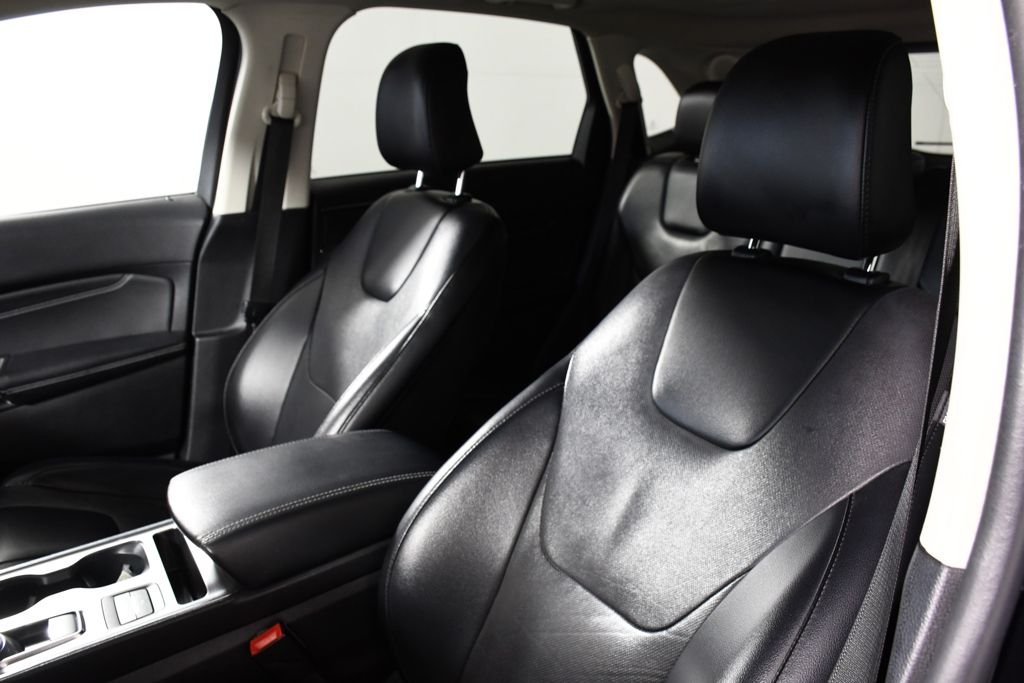 Used 2022 Agate Black Metallic Ford Titanium image 17