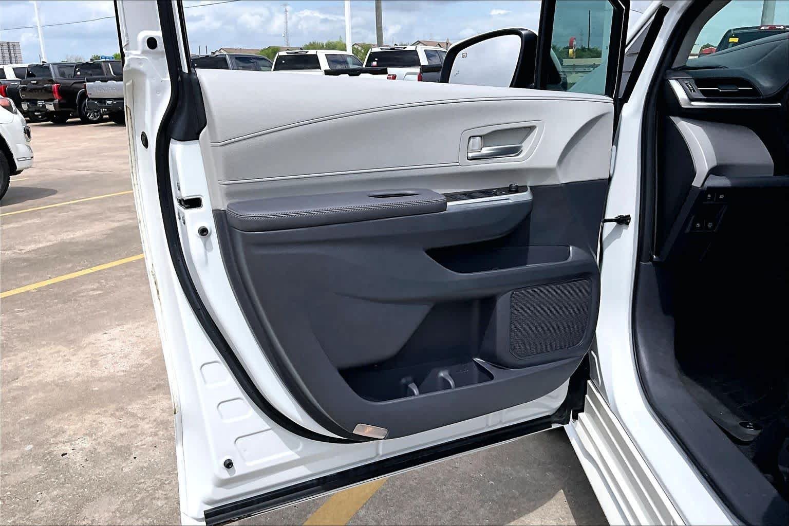 Used 2021 Blizzard Pearl Toyota XLE image 22
