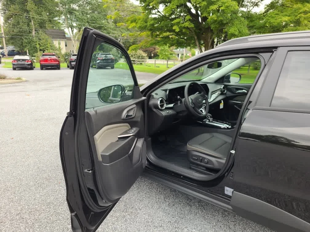 New 2026 Mosaic Black Metallic Chevrolet ACTIV image 8