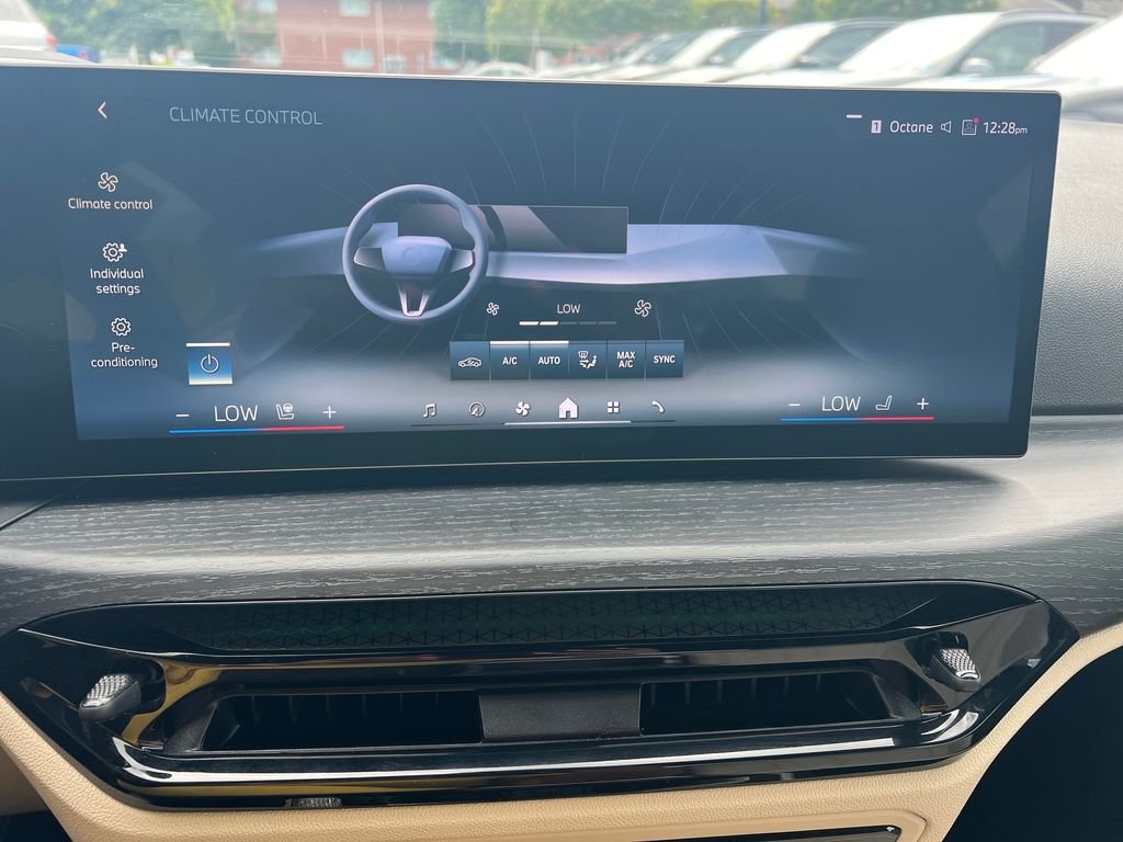 2025 BMW 3 Series 330i - Photo 23