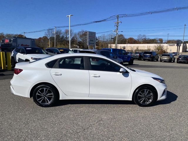 2024 Kia Forte LXS photo 2