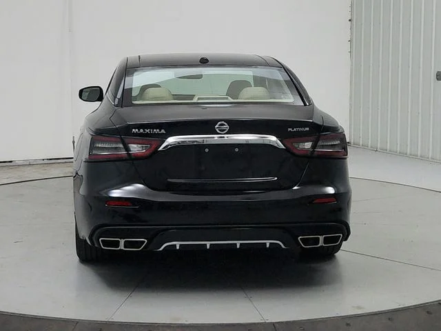 Used 2022 Black Nissan Platinum image 7