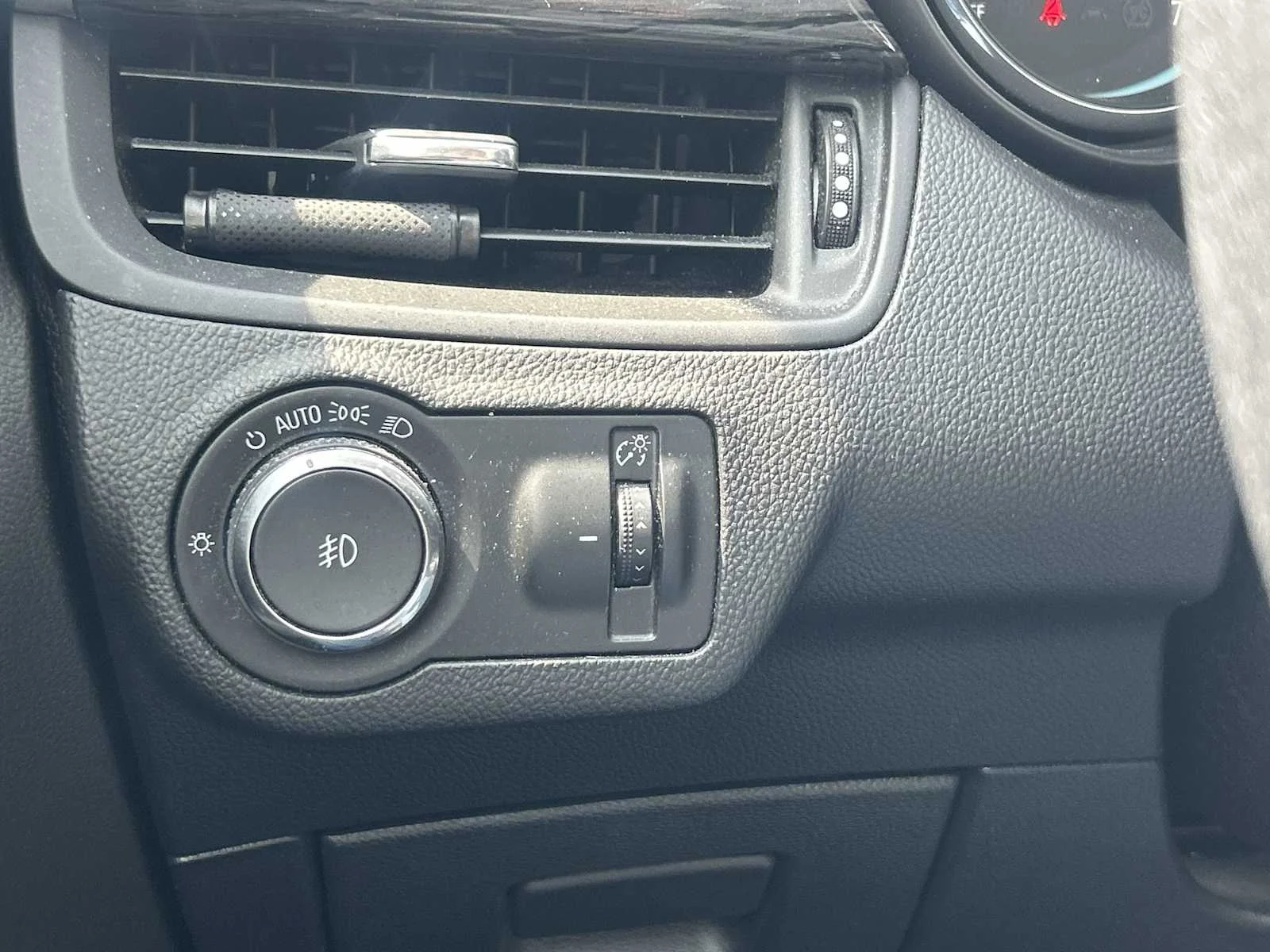 Used 2017 SUMMIT WHITE Buick Essence image 19