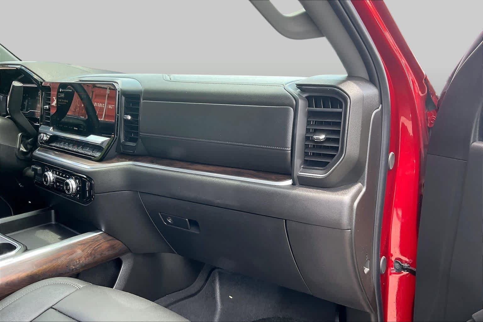 Used 2025 Volcanic Red Tintcoat GMC SLT image 18