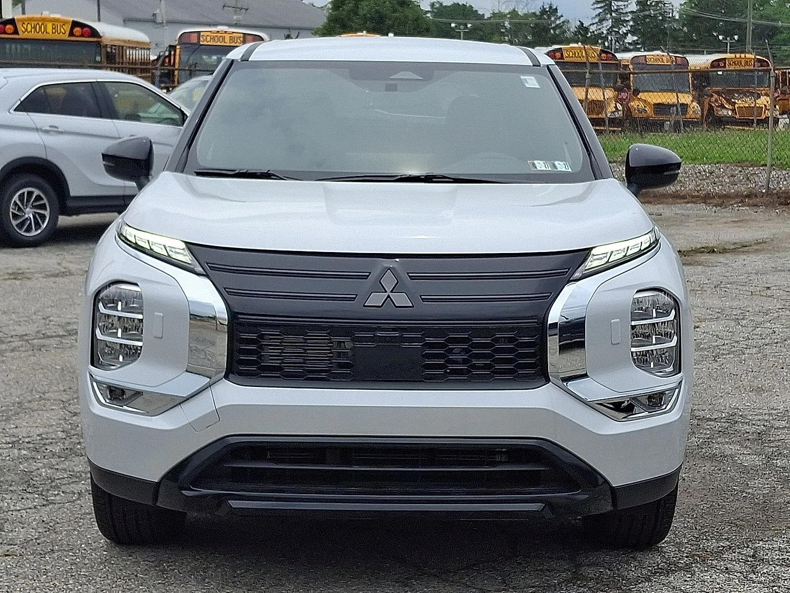 New 2026 White Mitsubishi LE image 3
