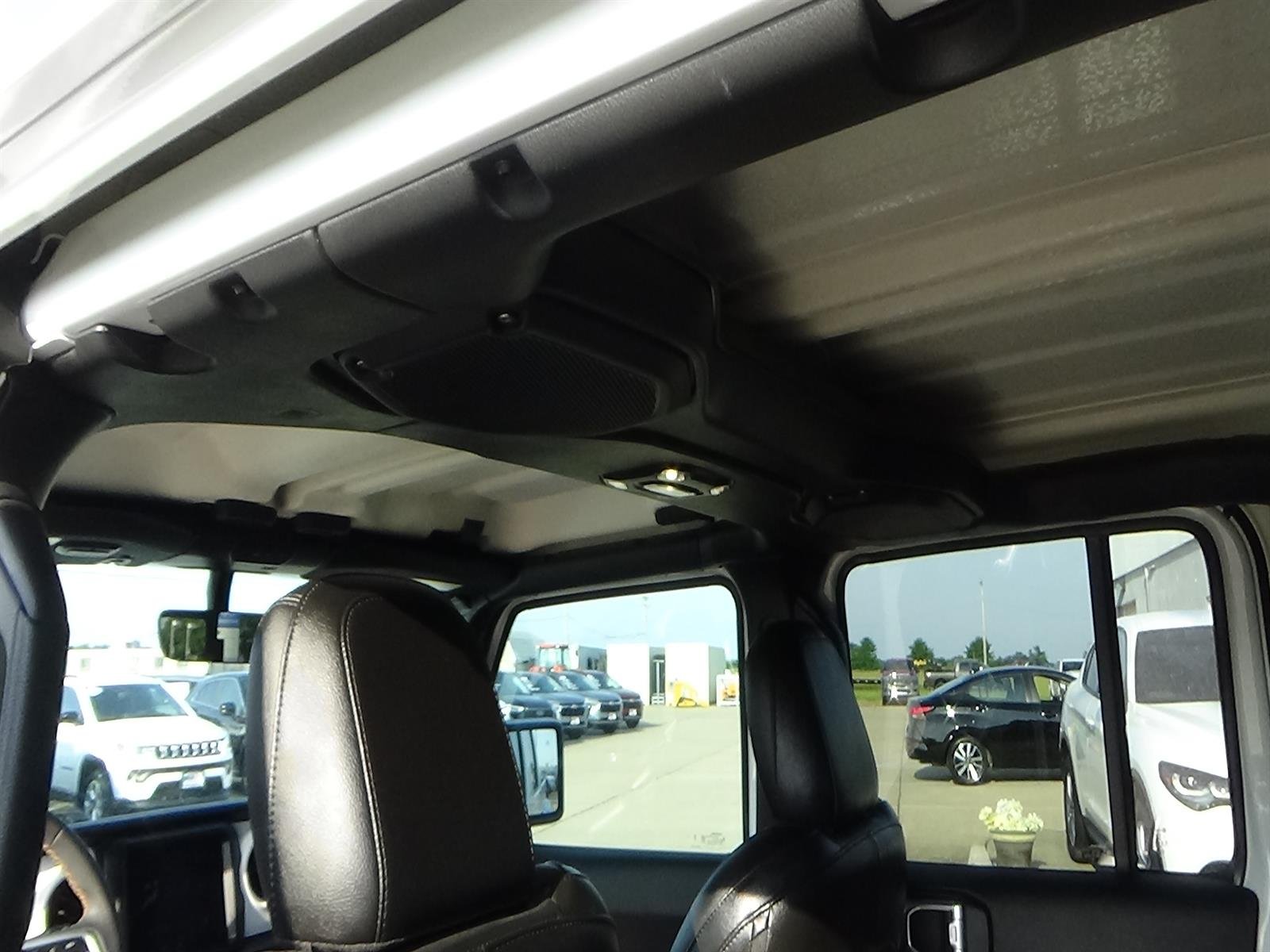 Used 2023 Bright White Clear Coat (pw7) Jeep High Altitude image 12