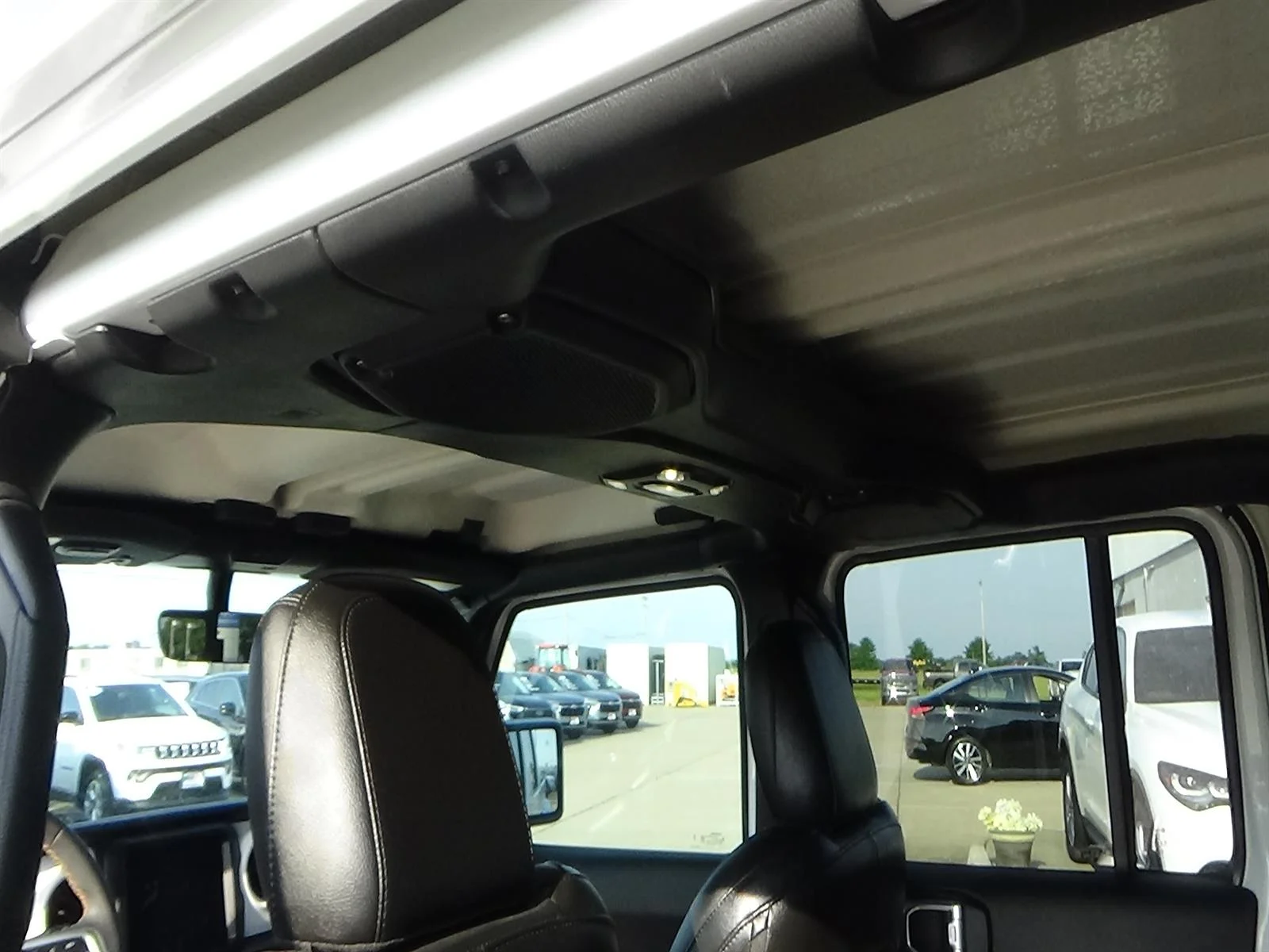 Used 2023 Bright White Clear Coat (pw7) Jeep High Altitude image 12
