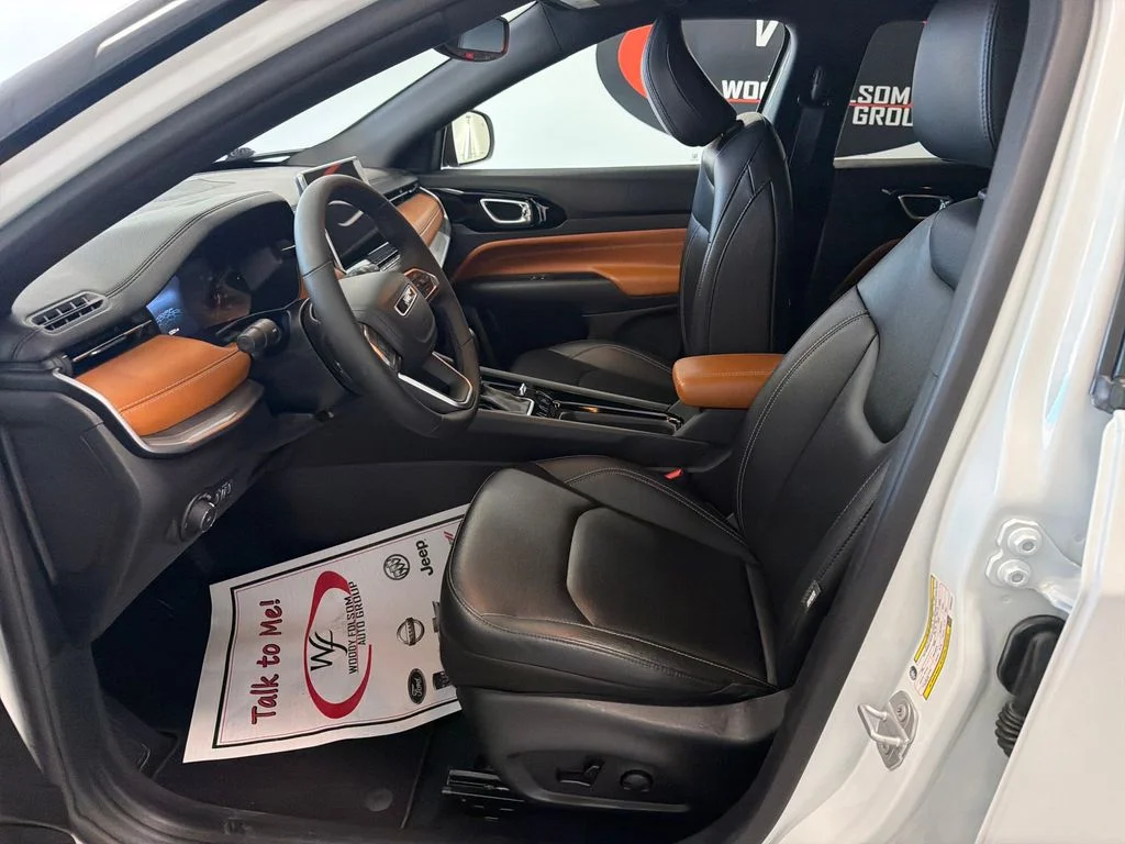 Used 2025 White Jeep Limited image 10