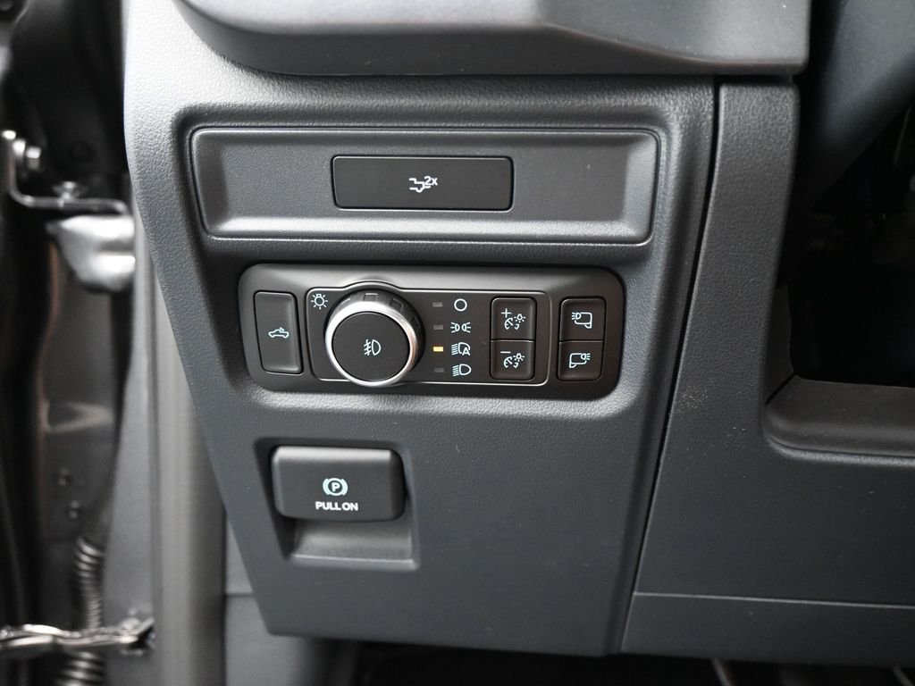 New 2026 Carbonized Gray Metallic Ford XLT image 13