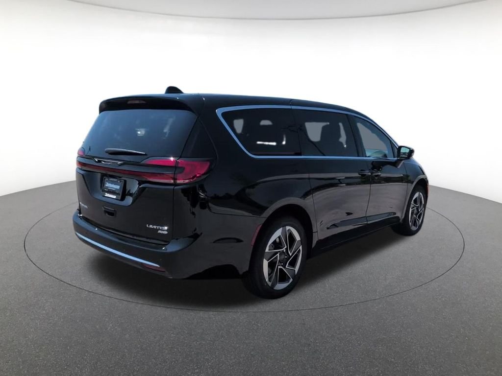 New 2027 Diamond Black Crystal Pearl-Coat Exterior Paint Chrysler Limited image 6