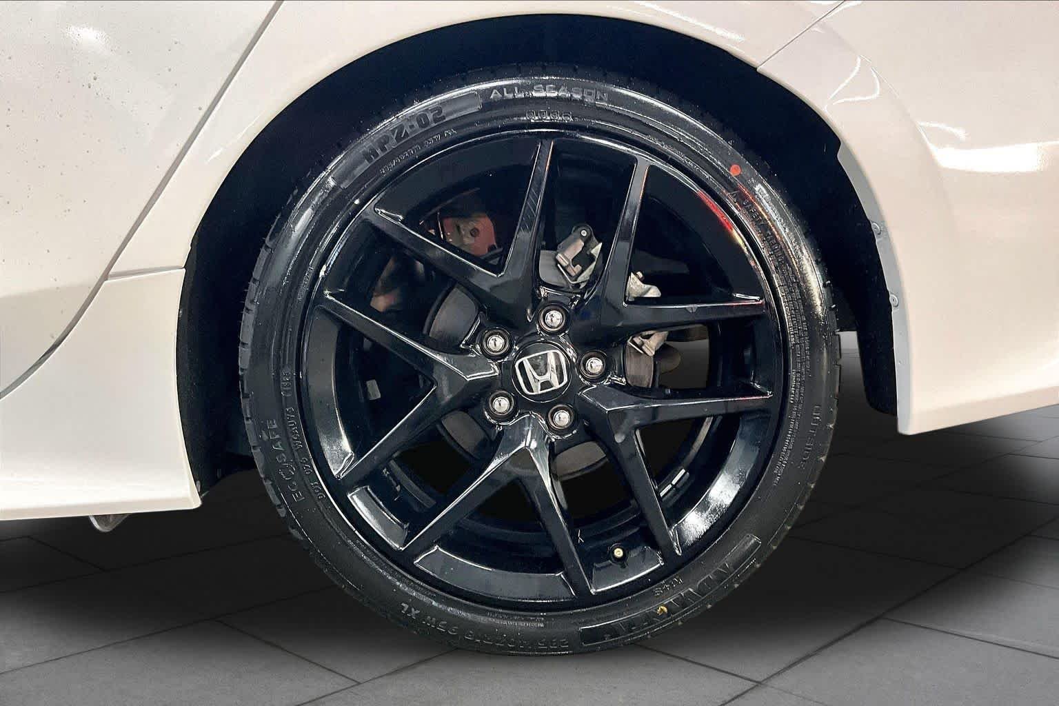 Used 2024 Platinum White Pearl Honda Sport image 11