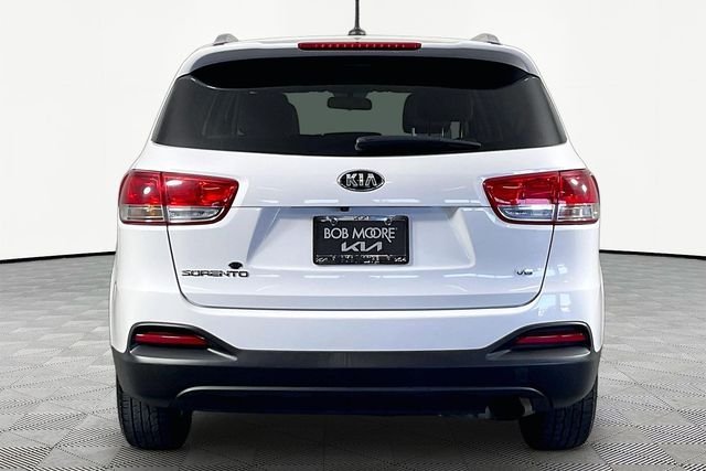 Used 2017 White Kia LX image 5
