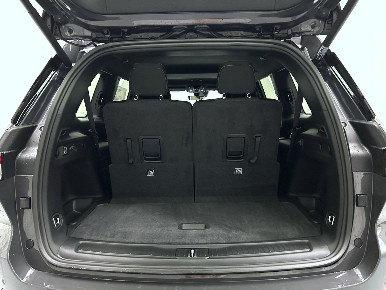 New 2026 Baltic Gray Metallic Clear-Coat Exterior Paint Jeep Laredo image 22