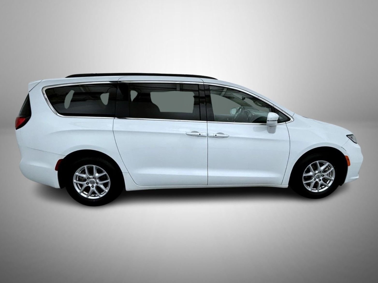 Certified Used 2022 White Chrysler Touring L image 4