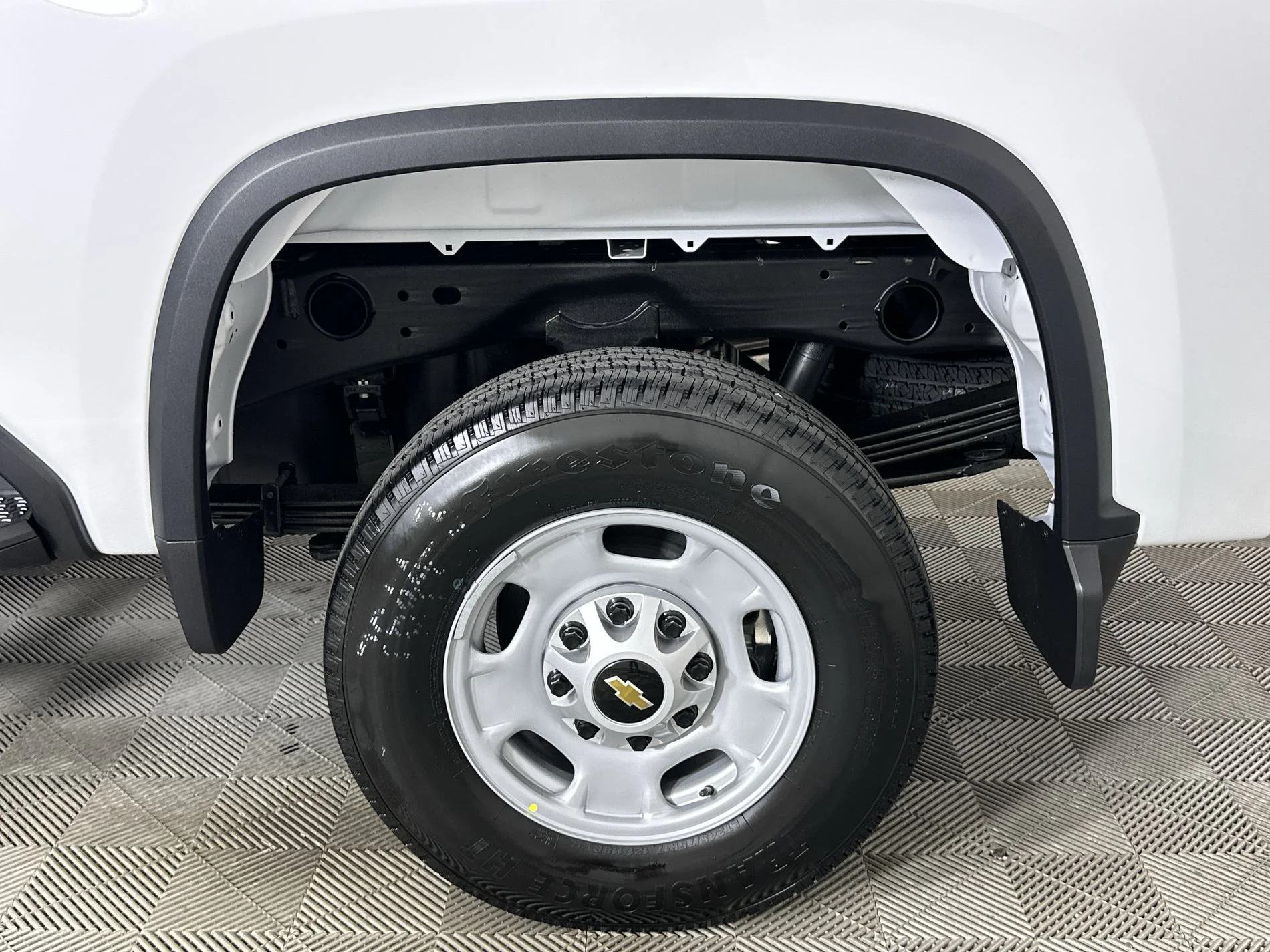New 2026 Summit White Chevrolet WT image 35