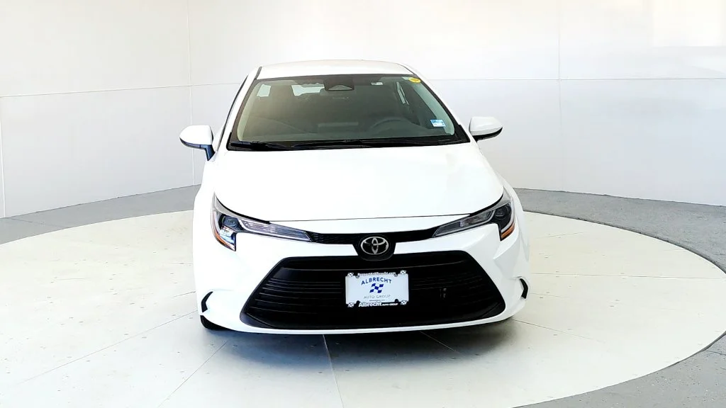 New 2027 Ice Cap Toyota LE image 8