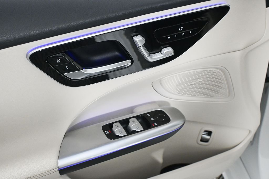 Used 2022  Mercedes-Benz C 300 image 8