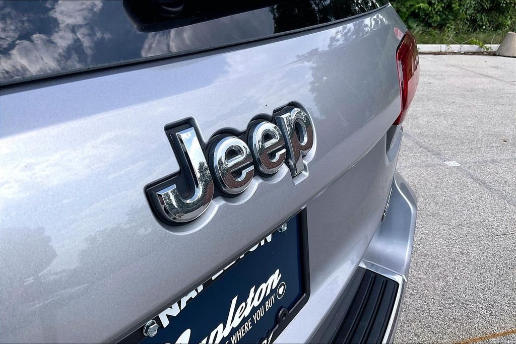 Used 2021 Silver Jeep Limited image 7