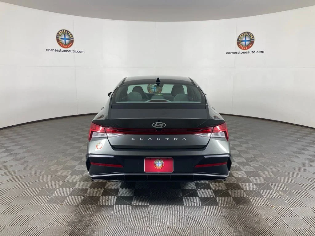 Used 2025 Gray Hyundai SEL Convenience image 20
