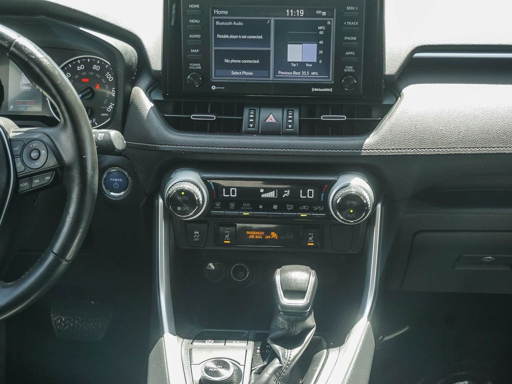 Used 2022 White Toyota XLE Premium image 15