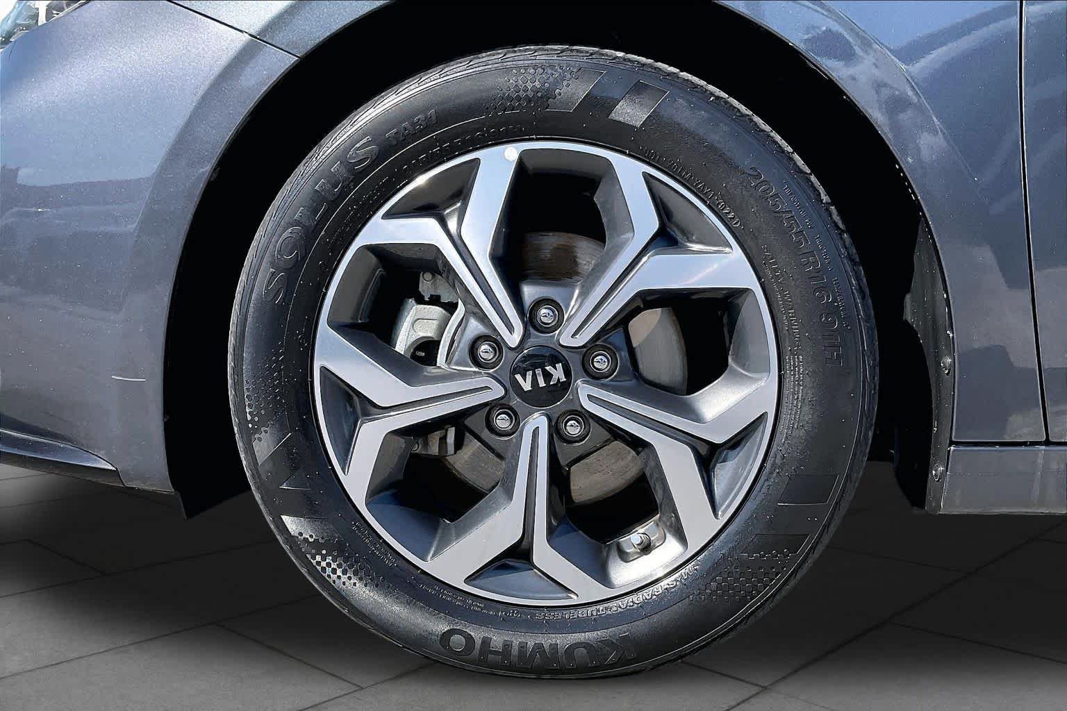 Used 2019 Gravity Gray Kia LXS image 11