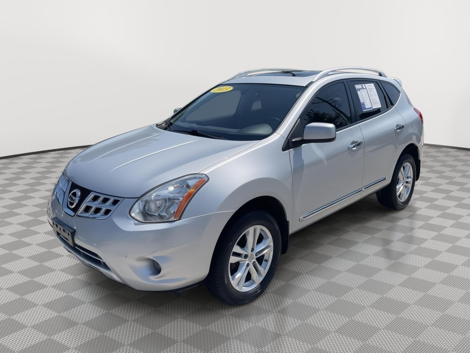 Used 2013 Brilliant Silver Nissan SV image 10