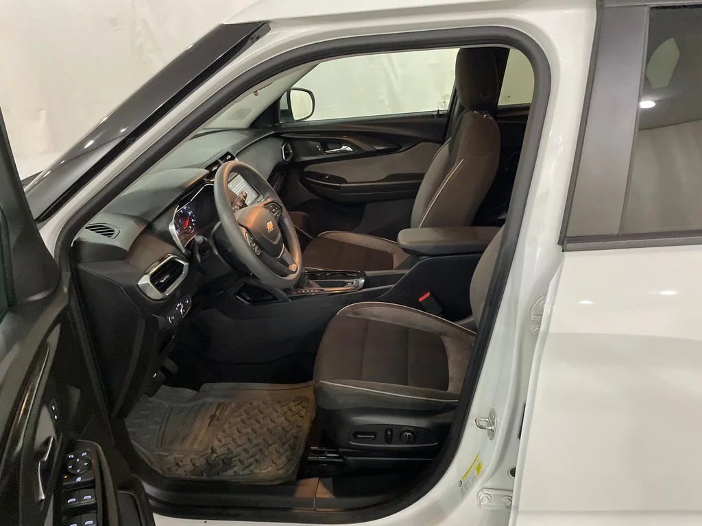 Used 2022 Summit White Chevrolet LT image 11
