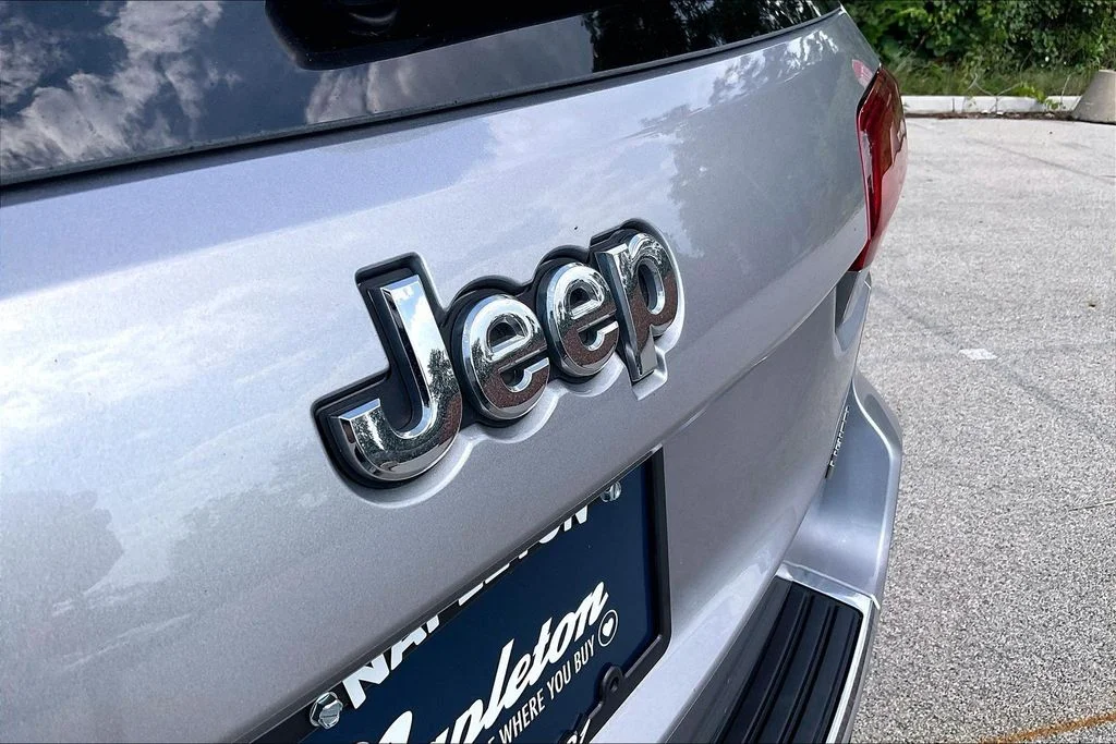 Used 2021 Silver Jeep Limited image 7
