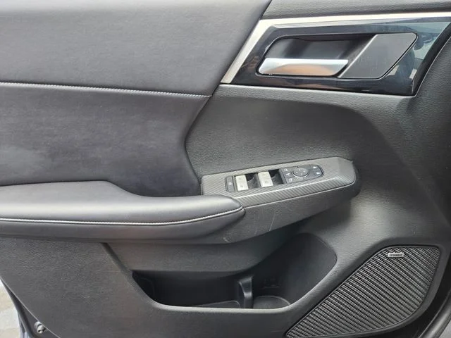 Used 2025 Gray Mitsubishi SE image 36