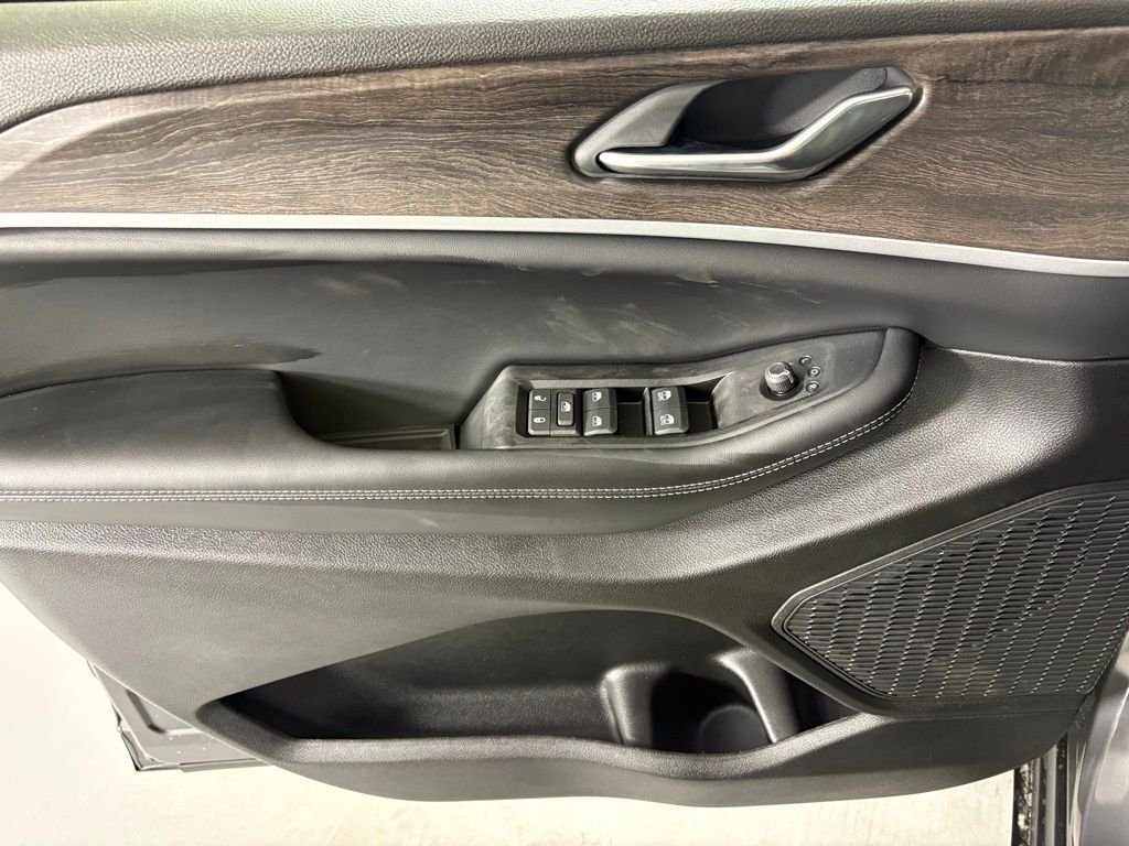 New 2026 Baltic Gray Metallic Clear-Coat Exterior Paint Jeep Altitude image 19