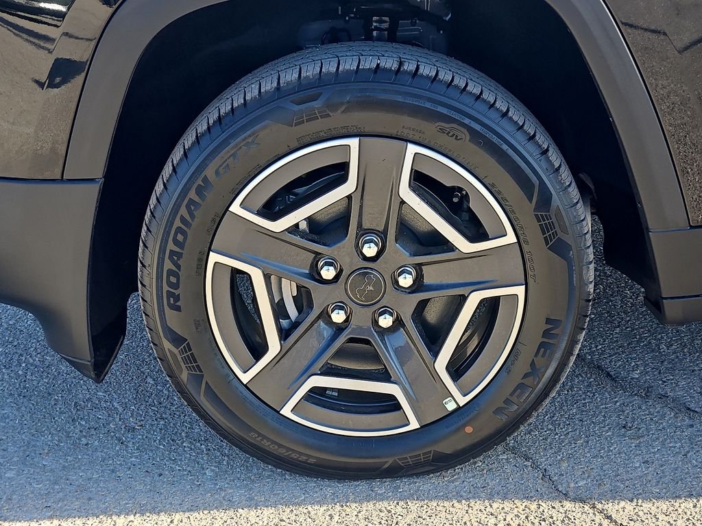 New 2026 Diamond Black Crystal Pearlcoat Jeep Limited image 9