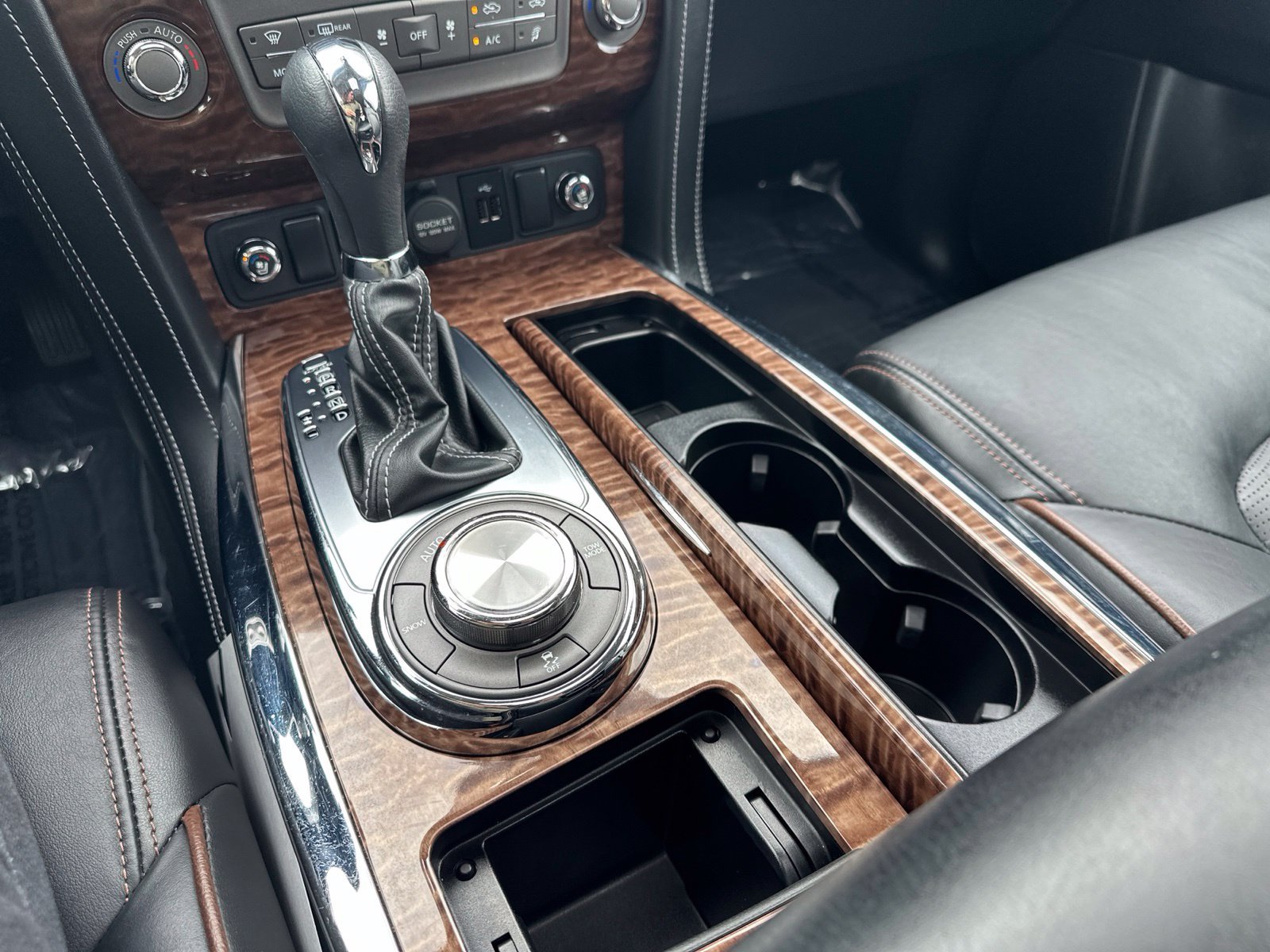 Used 2020 White Nissan Platinum image 73