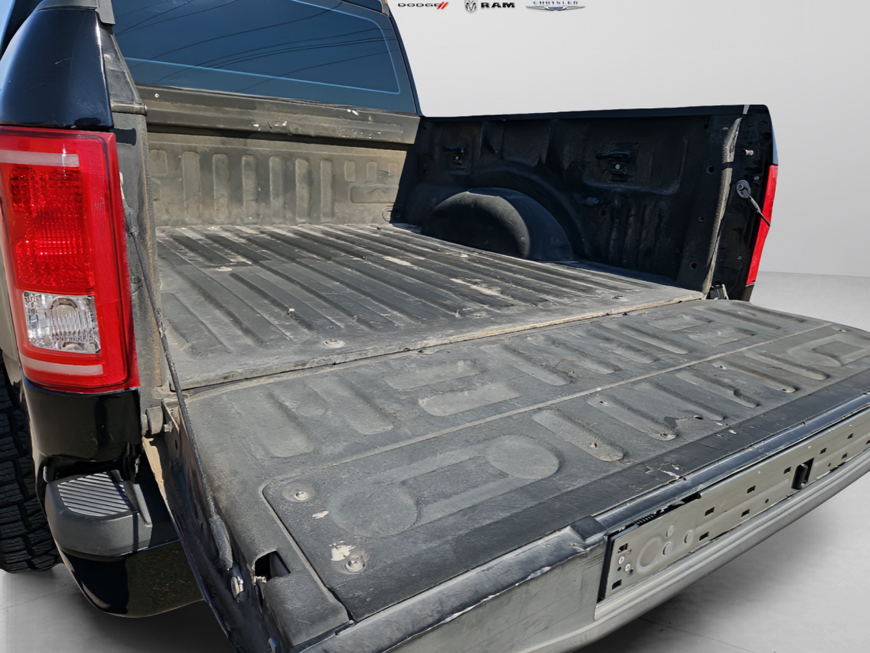 Used 2016 Shadow Black Ford XL image 7