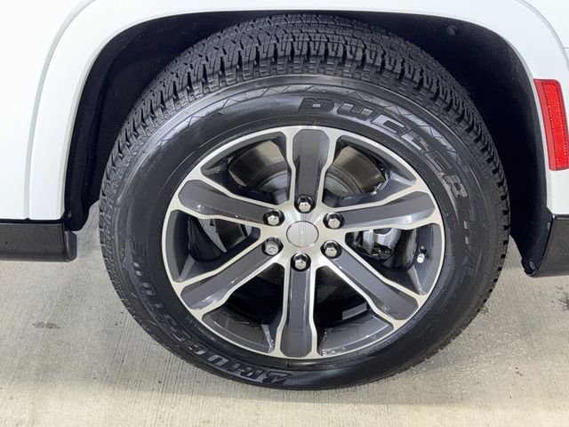Used 2023 Bright White Clearcoat Jeep Base image 38