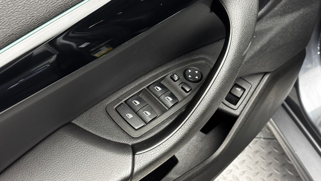 Used 2019 Gray BMW xDrive28i image 18