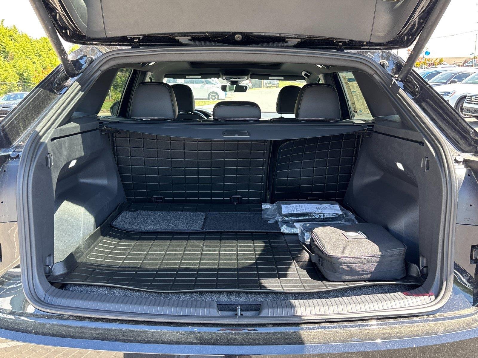 2025 Volkswagen Atlas Cross Sport SEL - Photo 36