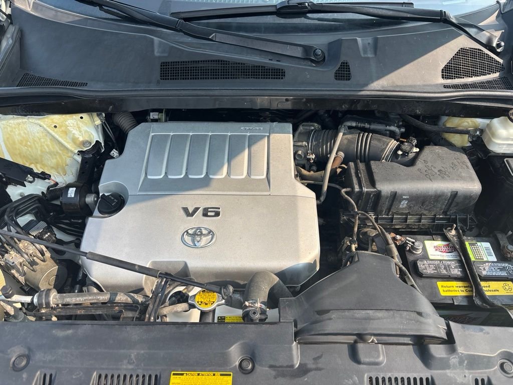 Used 2013 White Toyota Base image 12