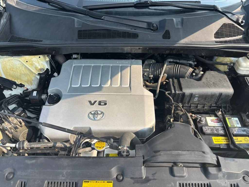 Used 2013 White Toyota Base image 12