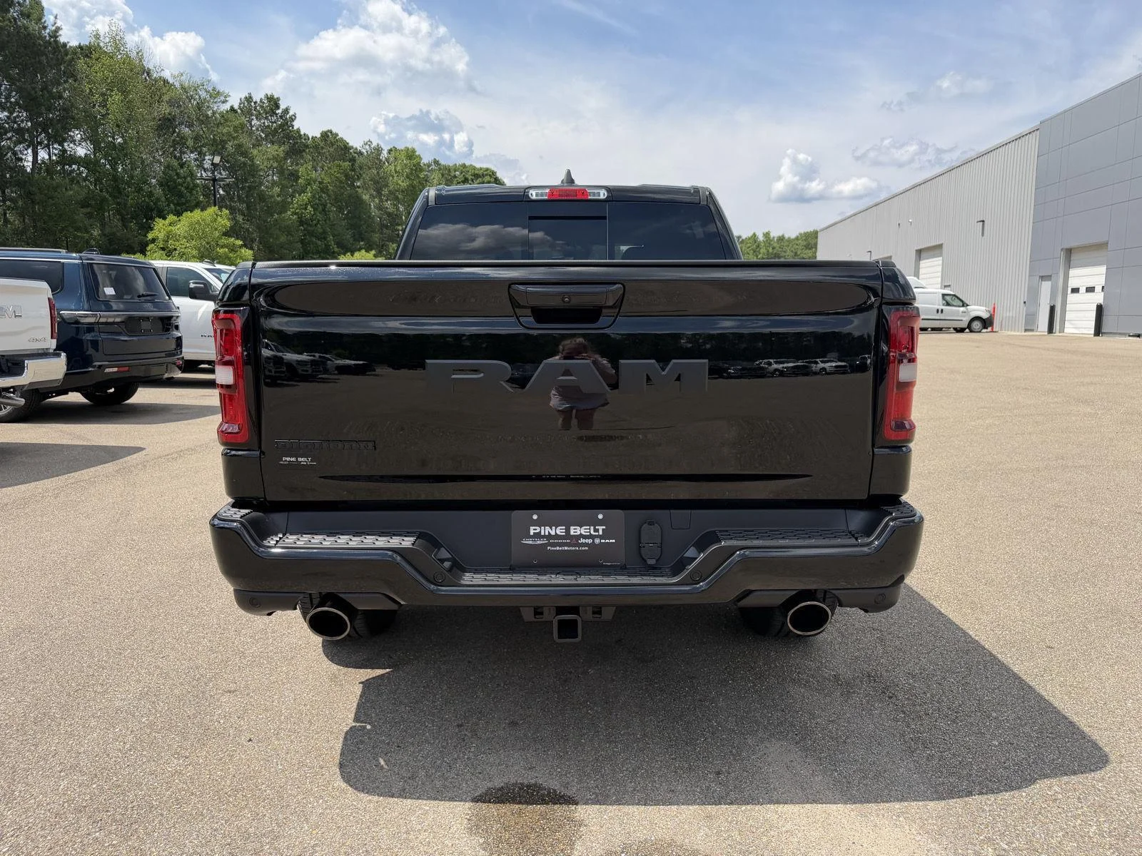 New 2026 Diamond Black Crystal Pearl-Coat Exterior Paint RAM Big Horn image 5