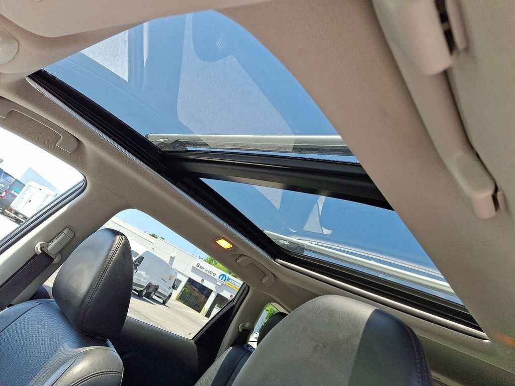 Used 2015 Gray Nissan SL image 15