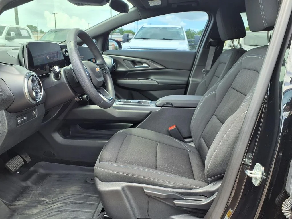 Used 2025 Black Chevrolet LT image 4