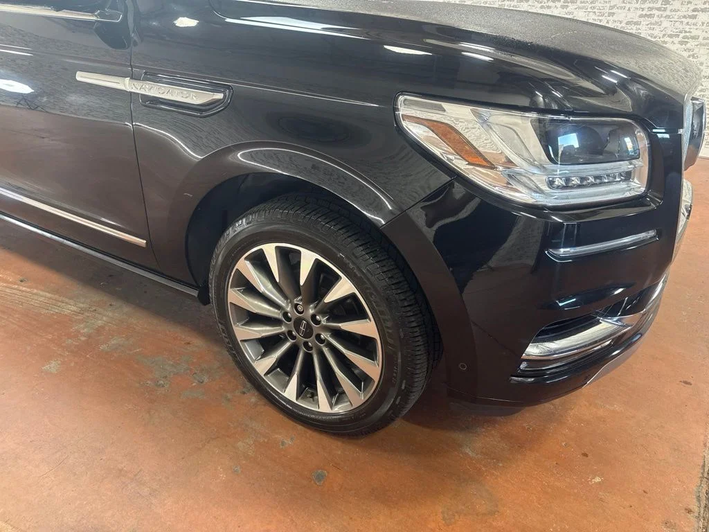 Used 2021 Infinite Black Lincoln Reserve image 9