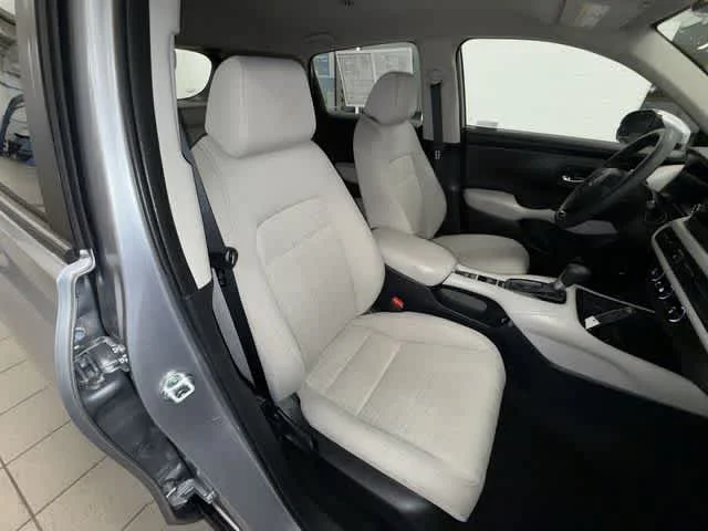 Used 2023 Lunar Silver Metallic Honda LX image 16
