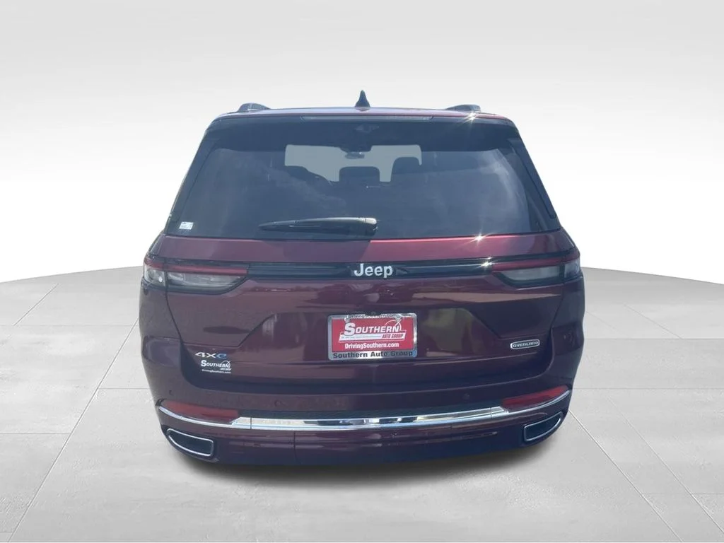 New 2024 Velvet Red Pearl-Coat Exterior Paint Jeep Overland 4xe image 18
