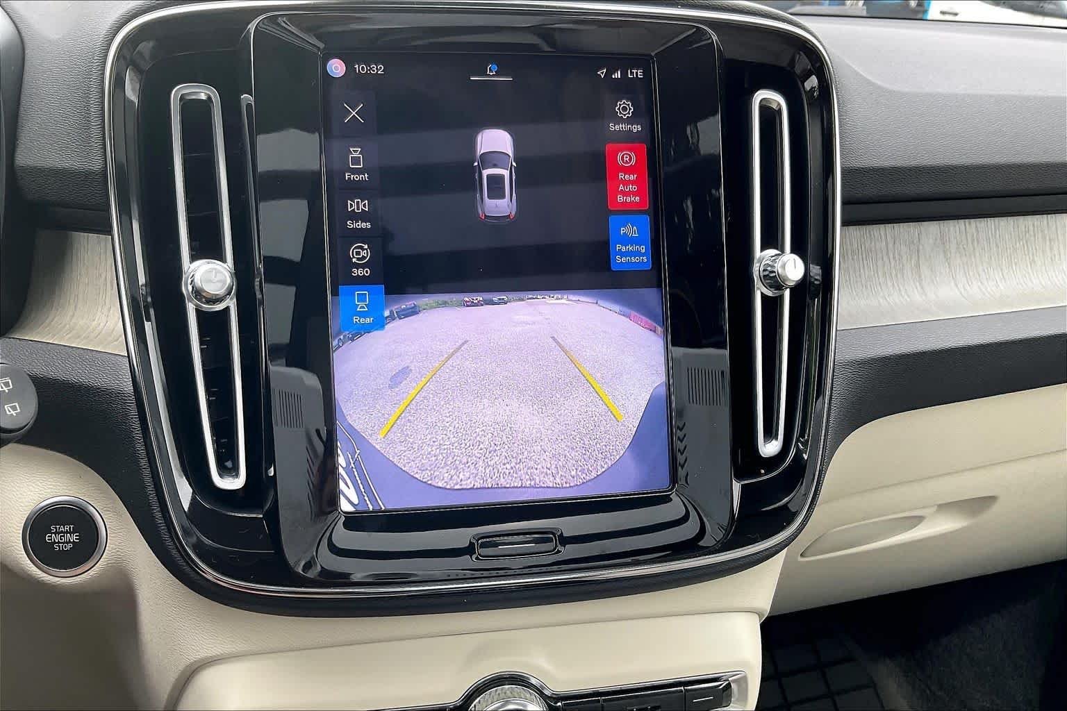 Used 2023 Crystal White Metallic Volvo Plus Dark Theme image 30