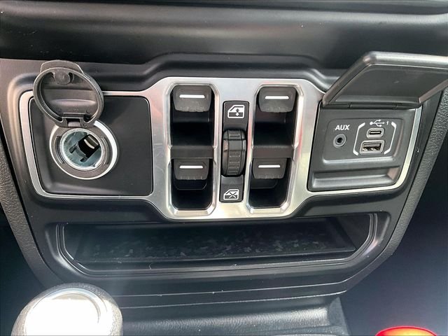 Used 2022 White Jeep Unlimited Sahara image 27