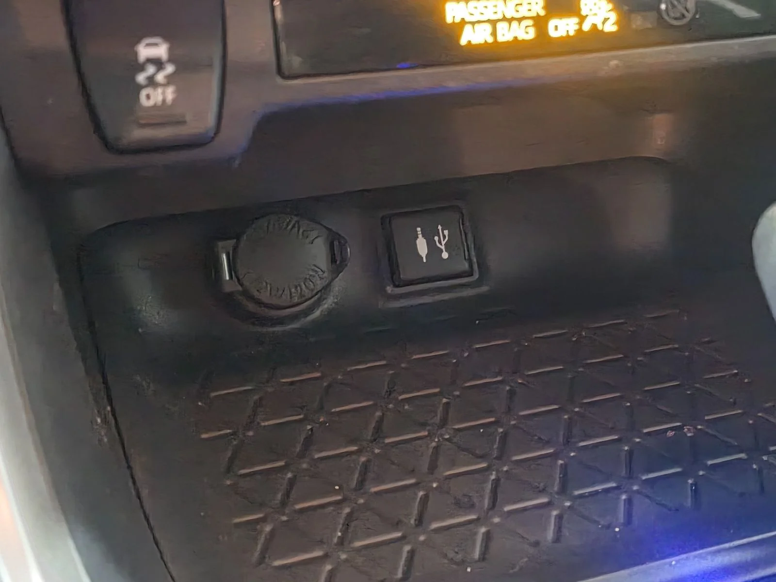 Certified Used 2019 Pearl Toyota LE image 26